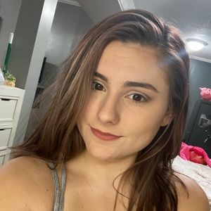 Meet your Posher, Cyara